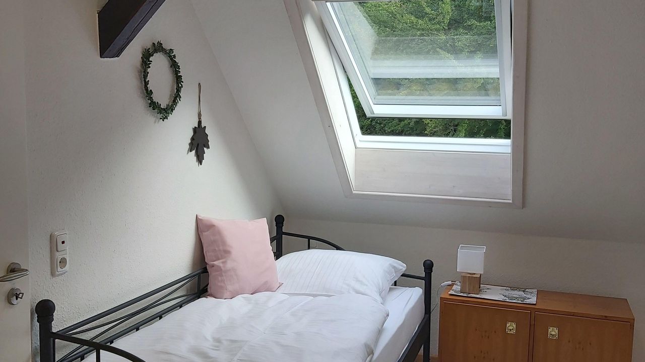 Wasserkraftwerk 3 Schlafzimmer mit Einzelbett und Wasserkraftwerk 3 Schlafzimmer mit Einzelbett und